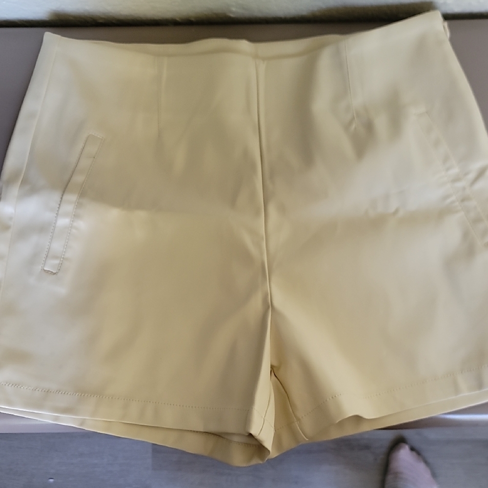 Active USA Women's High Waist Cream Lather Shorts